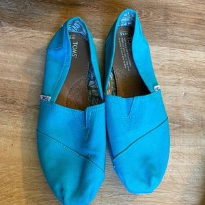 Bright Blue Toms
